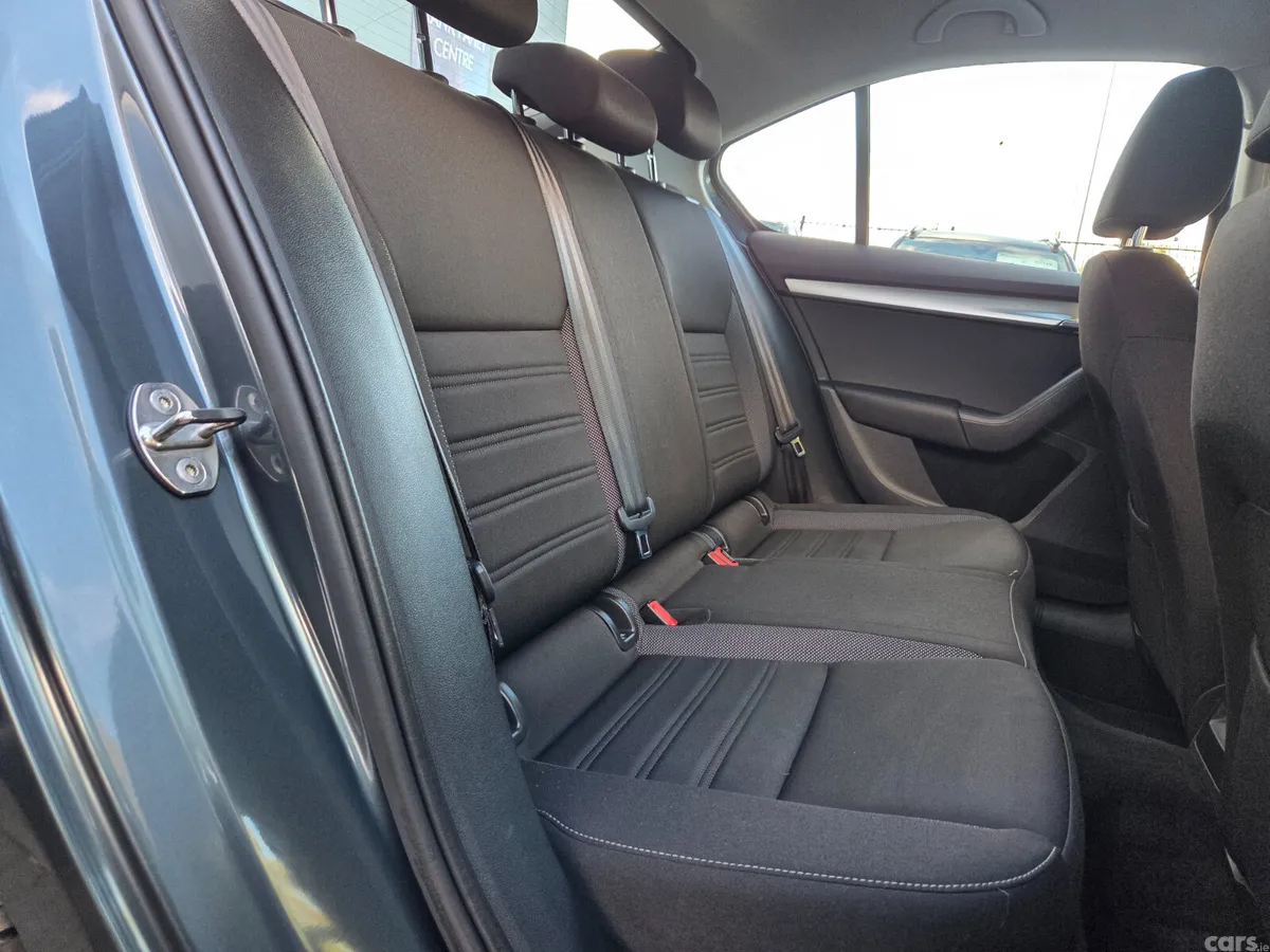 Skoda Octavia Saloon, Petrol, 2020, Grey