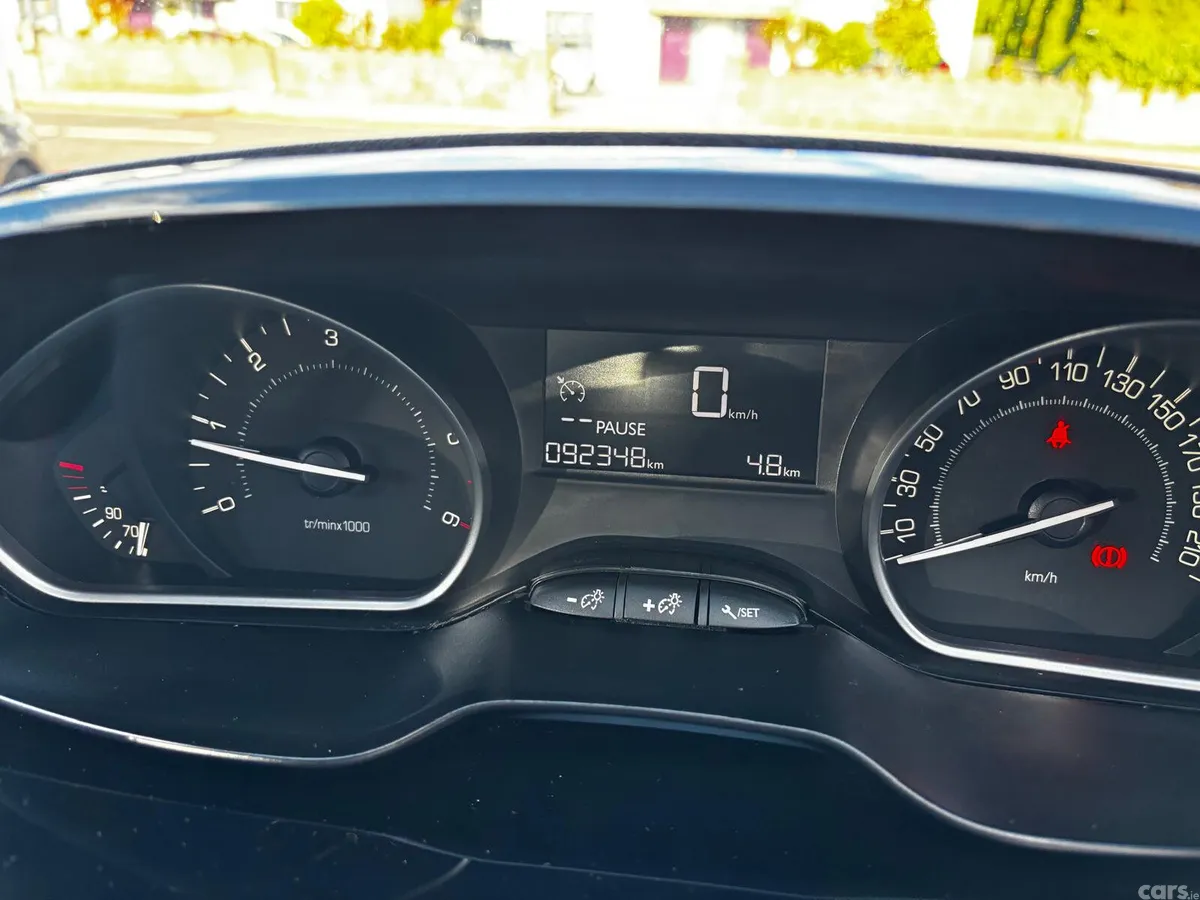 Peugeot 2008 Estate, Diesel, 2017, Grey