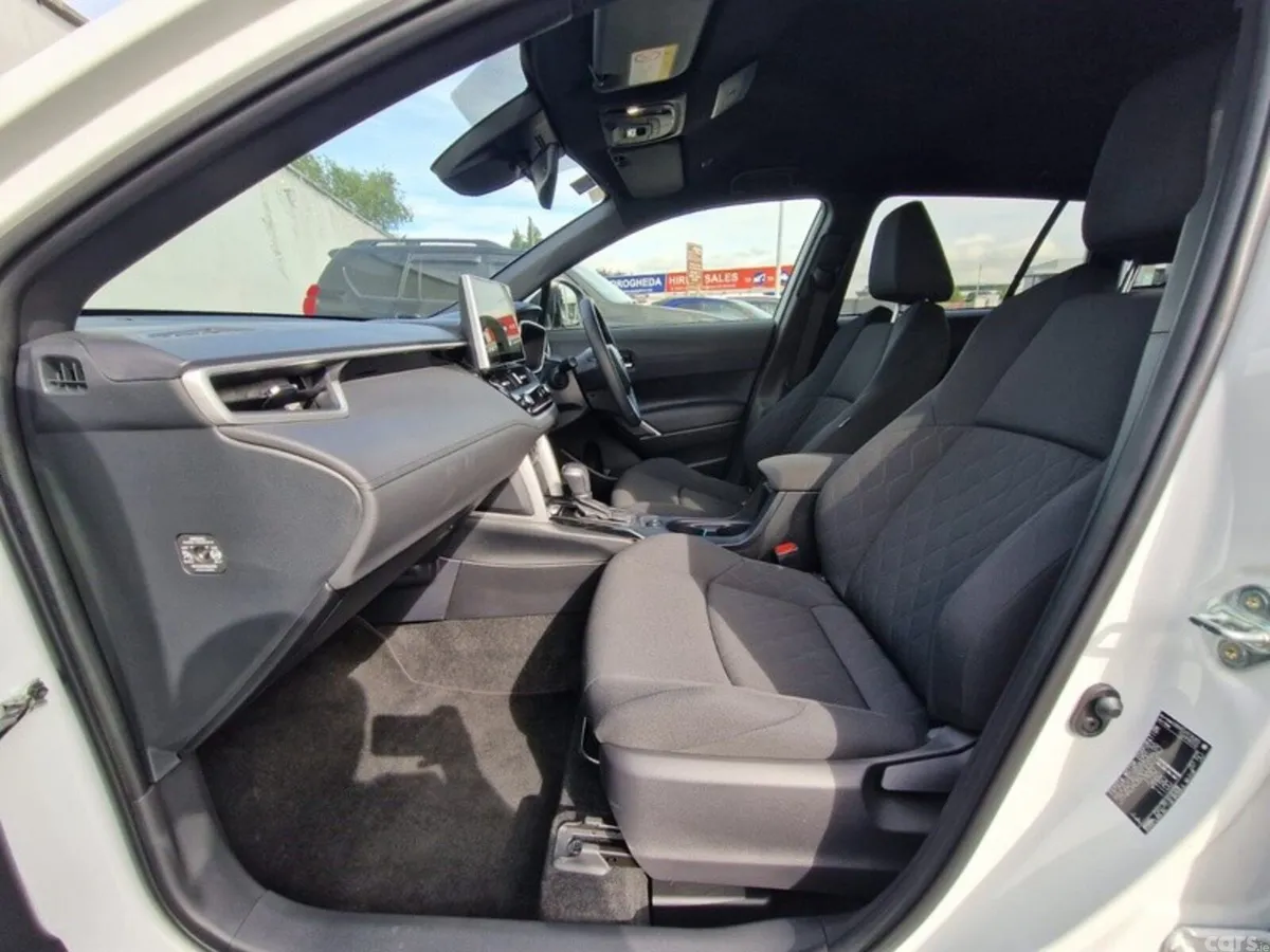 Toyota Corolla Cross Hatchback, Petrol Hybrid, 2023, White