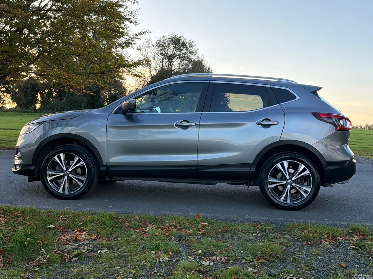 Nissan Qashqai SUV, Diesel, 2017, Grey