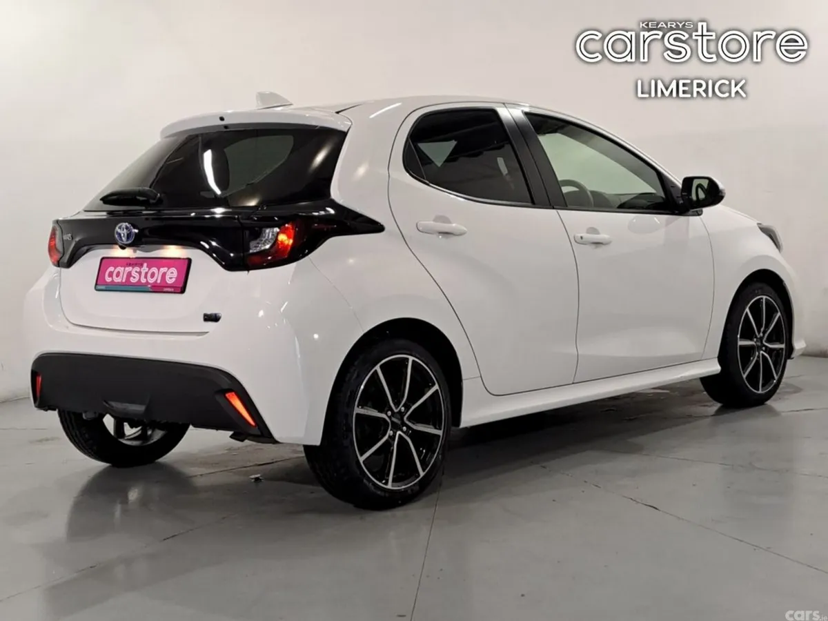 Toyota Yaris Hatchback, Petrol Hybrid, 2023, White