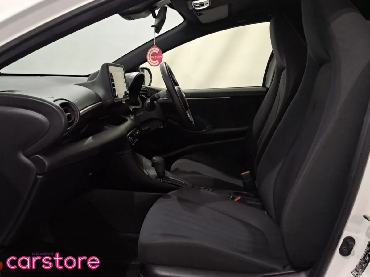 Toyota Yaris Hatchback, Petrol Hybrid, 2023, White