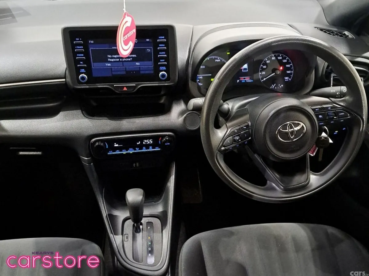 Toyota Yaris Hatchback, Petrol Hybrid, 2023, White