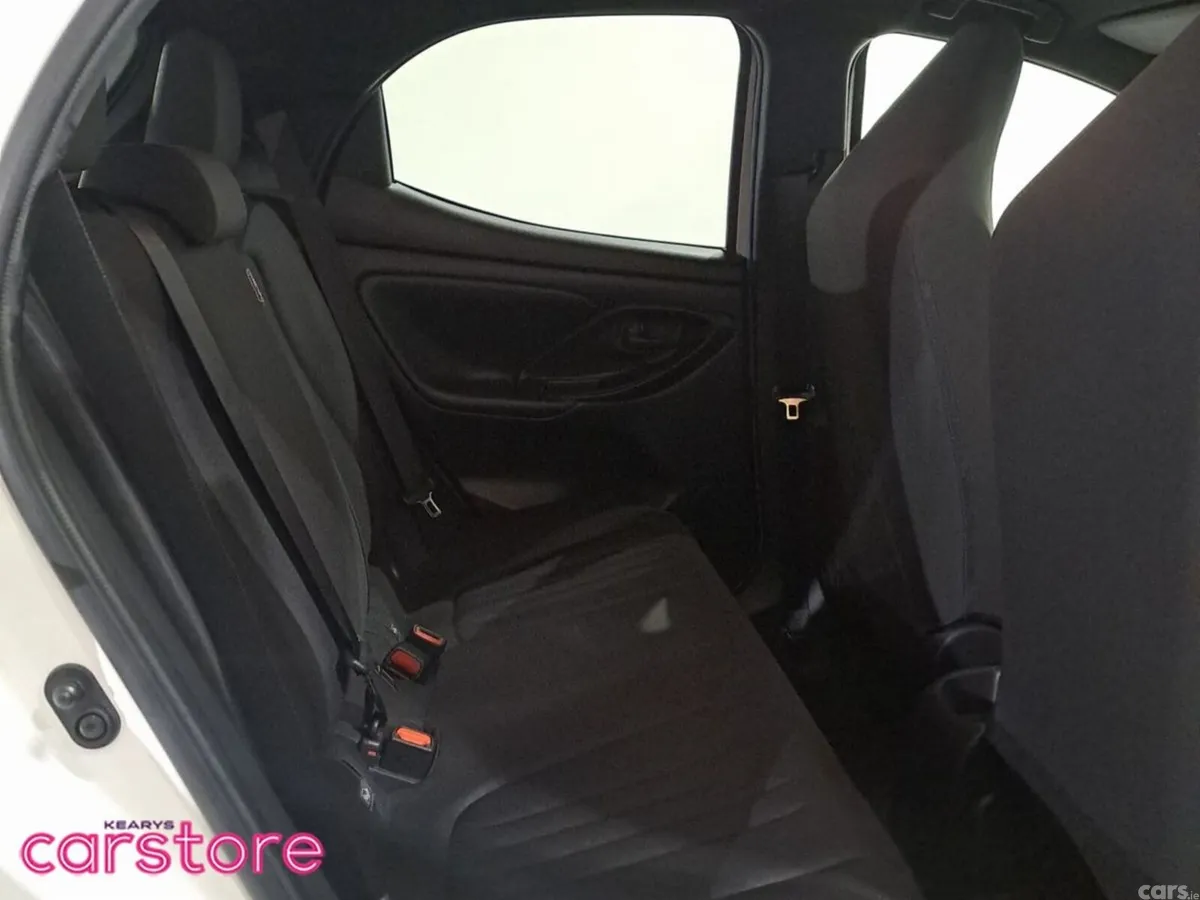 Toyota Yaris Hatchback, Petrol Hybrid, 2023, White