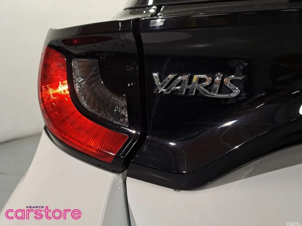 Toyota Yaris Hatchback, Petrol Hybrid, 2023, White