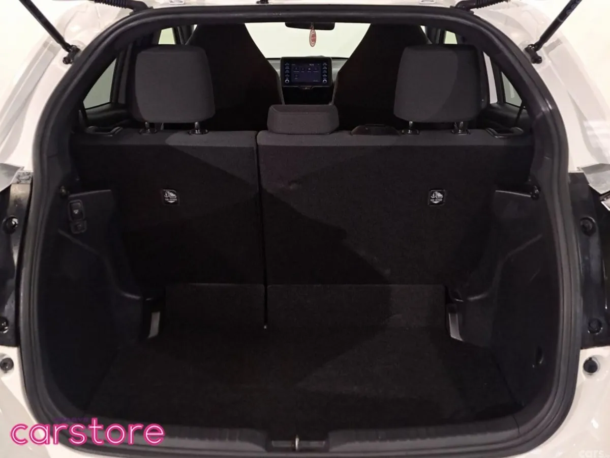 Toyota Yaris Hatchback, Petrol Hybrid, 2023, White