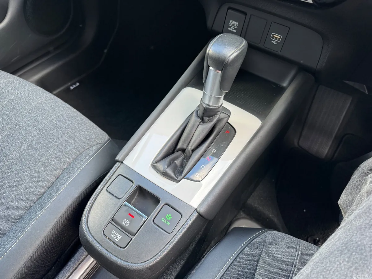 Honda Fit Hatchback, Petrol Hybrid, 2020, White