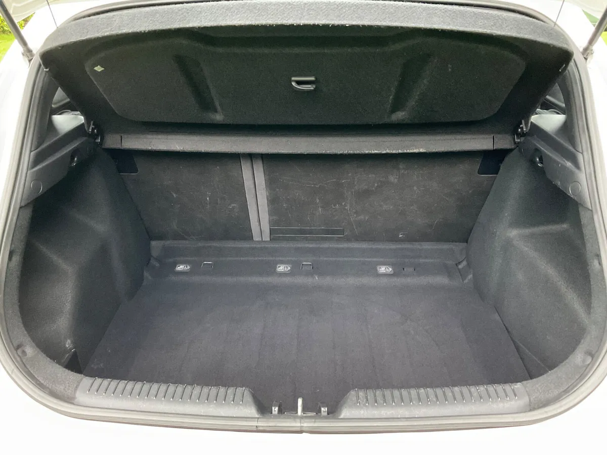 Hyundai i30 Hatchback, Petrol, 2014, White
