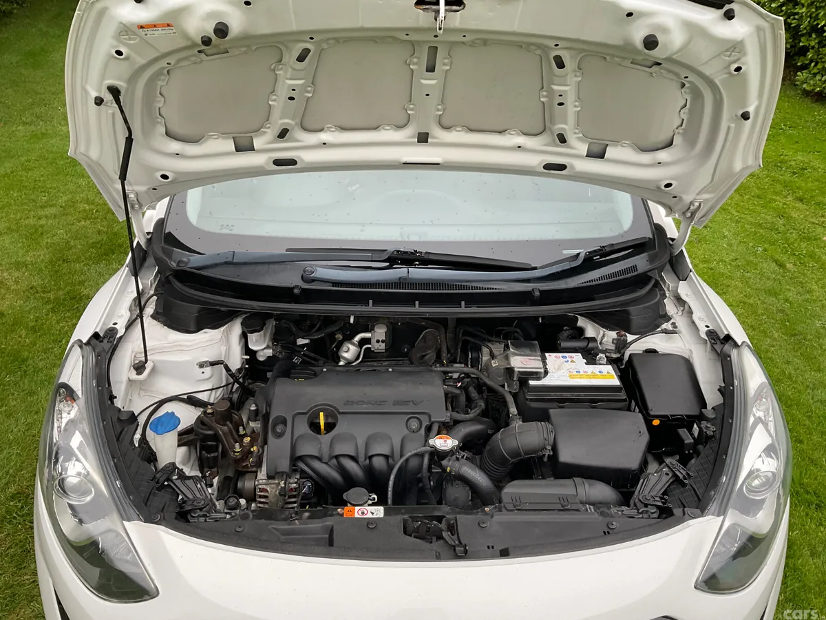 Hyundai i30 Hatchback, Petrol, 2014, White