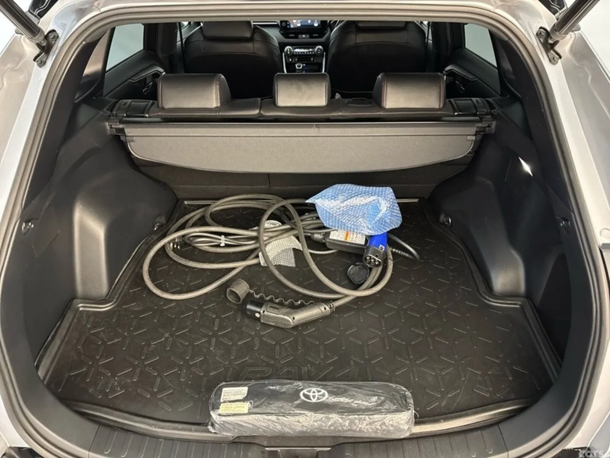 Toyota RAV4 SUV, Petrol Hybrid, 2023, Grey