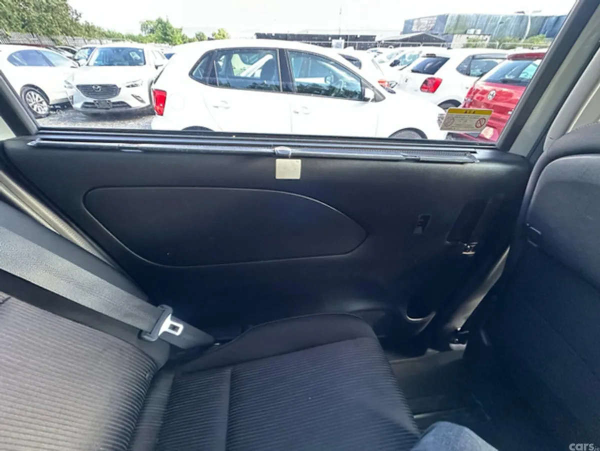 Nissan Serena MPV, Petrol Hybrid, 2016, White