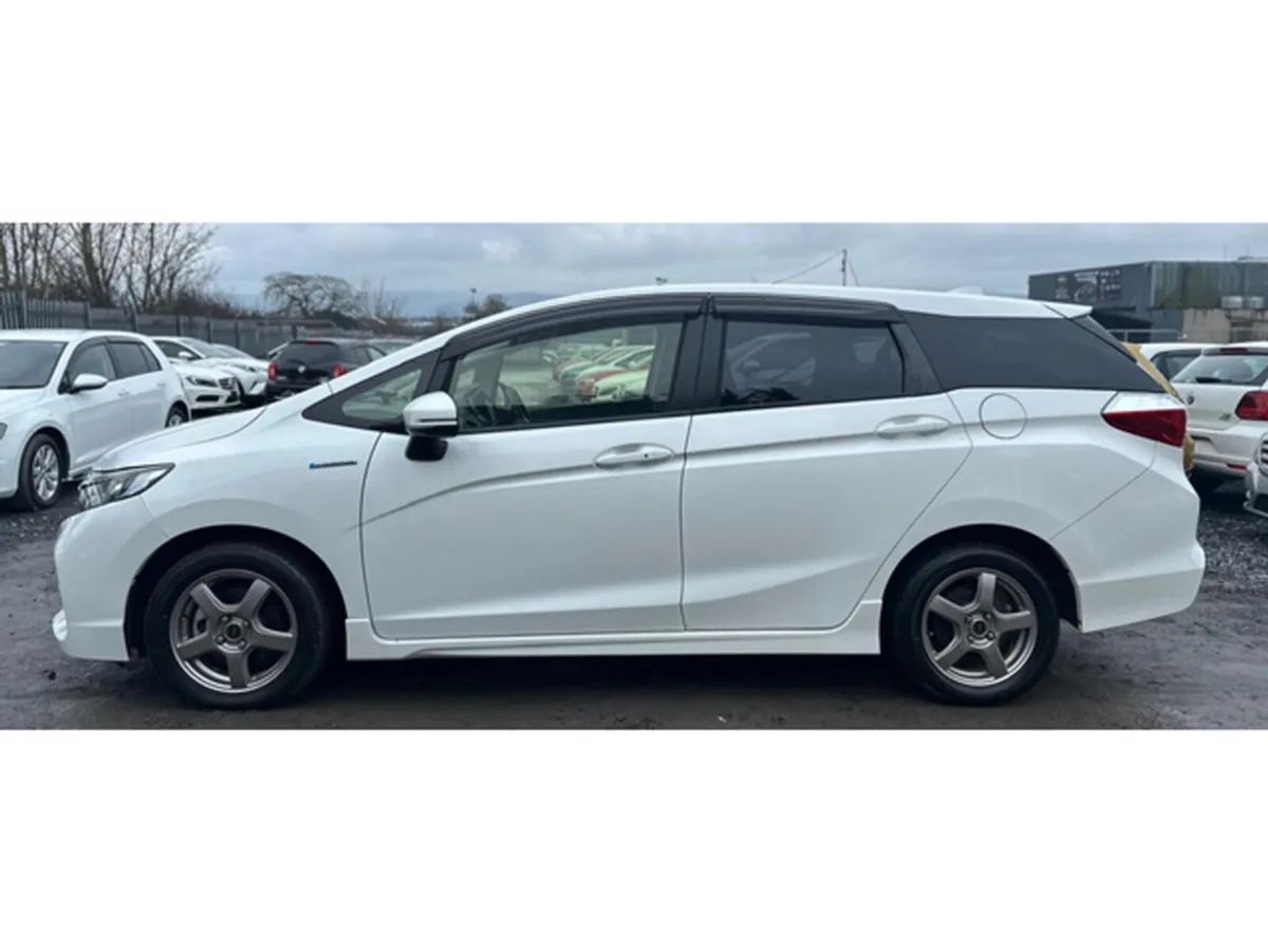 Honda Shuttle Hatchback, Petrol Hybrid, 2017, White