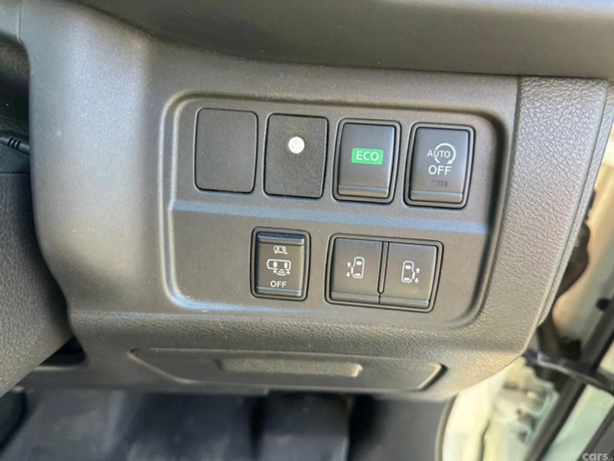 Nissan Serena MPV, Petrol Hybrid, 2016, White