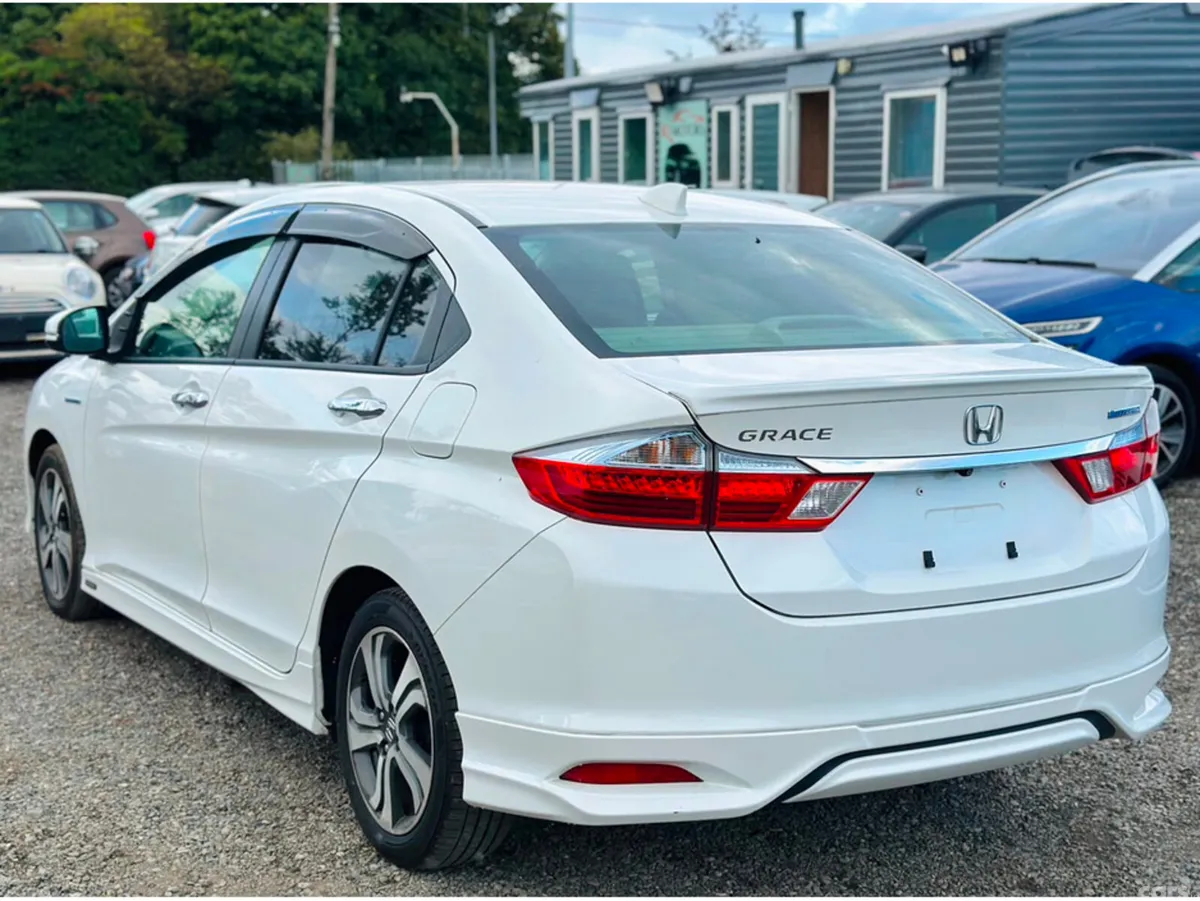 Honda Grace Hatchback, Petrol Hybrid, 2016, White