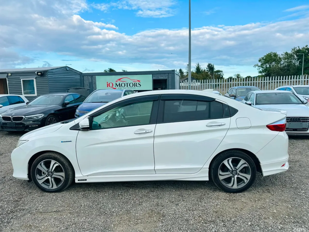 Honda Grace Hatchback, Petrol Hybrid, 2016, White