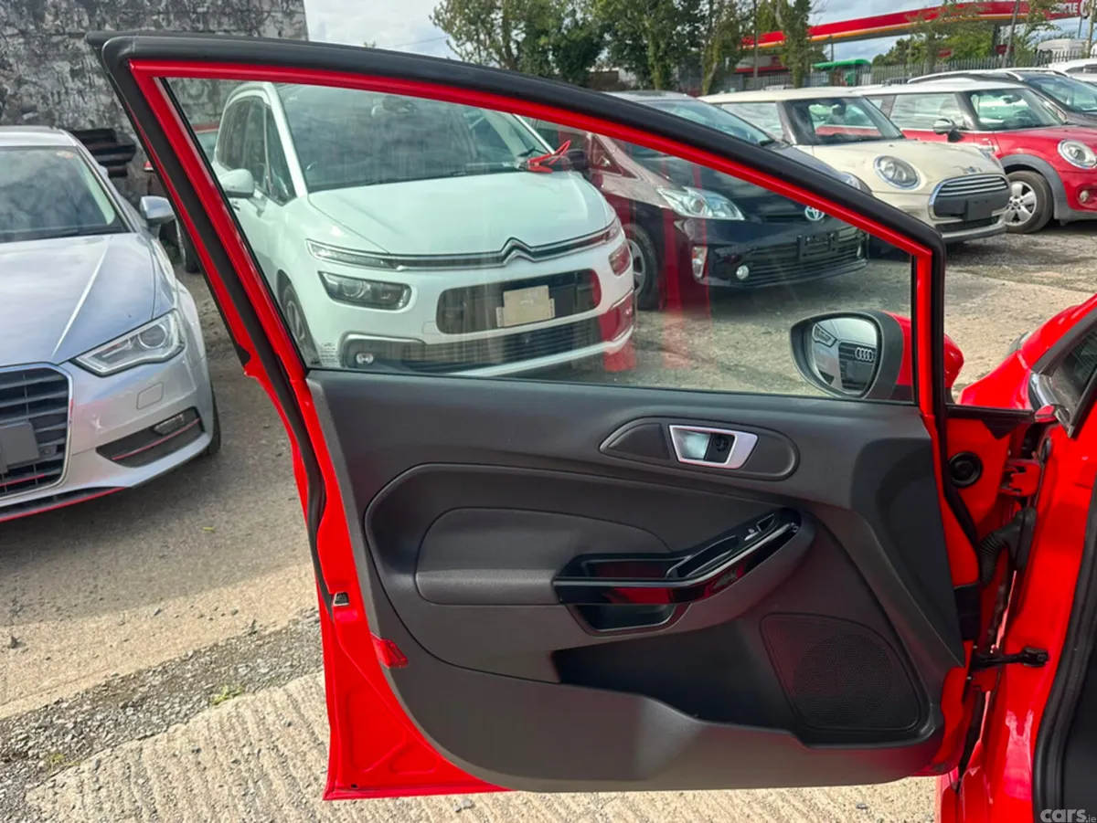 Ford Fiesta Hatchback, Petrol, 2015, Red