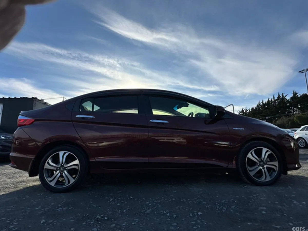 Honda Grace Saloon, Petrol Hybrid, 2015, Red