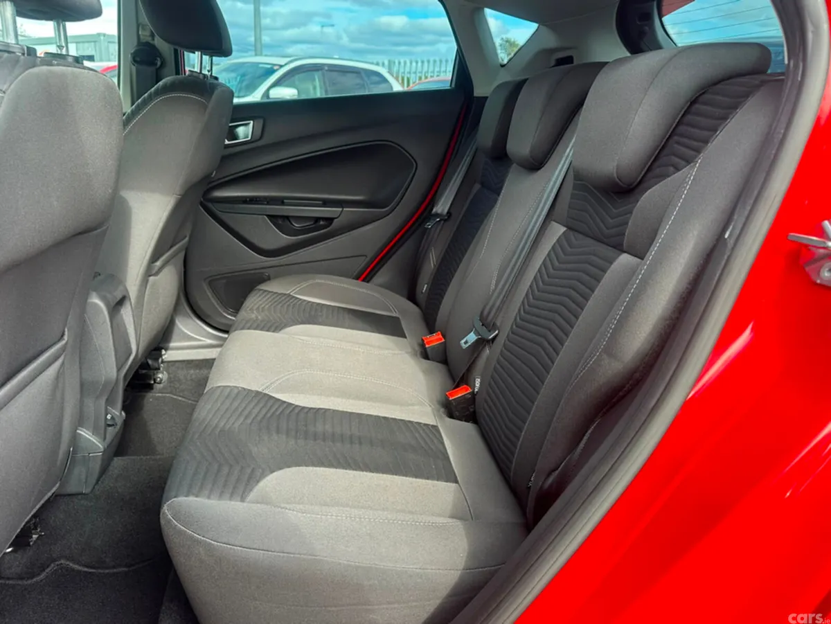 Ford Fiesta Hatchback, Petrol, 2015, Red