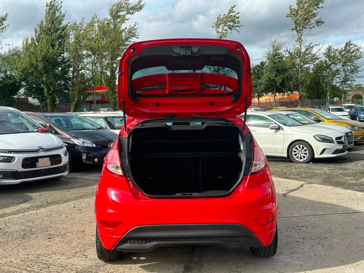 Ford Fiesta Hatchback, Petrol, 2015, Red