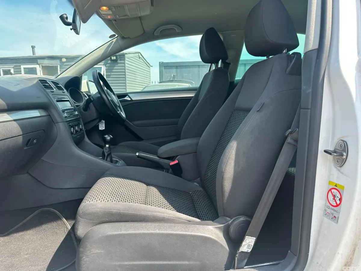 Volkswagen Golf Hatchback, Petrol, 2011, White