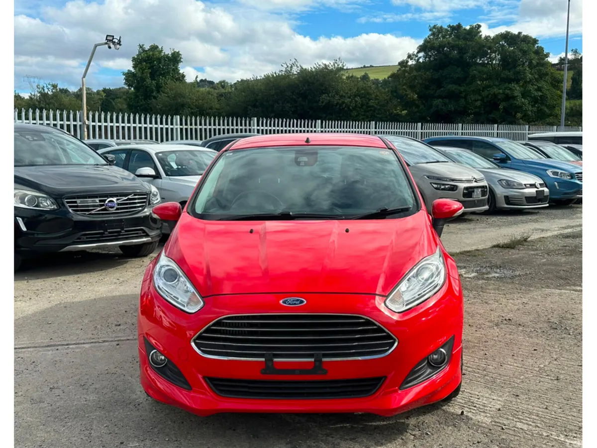 Ford Fiesta Hatchback, Petrol, 2015, Red