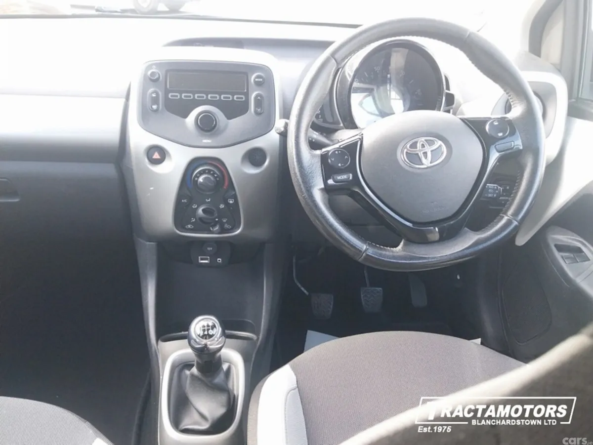 Toyota Aygo Hatchback, Petrol, 2016, White