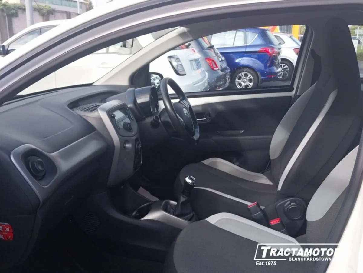 Toyota Aygo Hatchback, Petrol, 2016, White