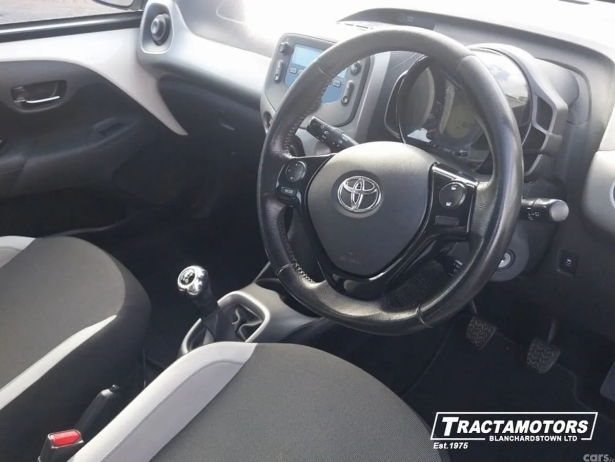 Toyota Aygo Hatchback, Petrol, 2016, White