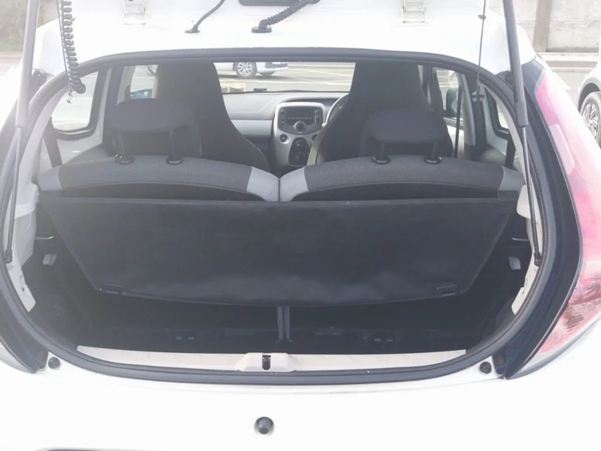 Toyota Aygo Hatchback, Petrol, 2016, White