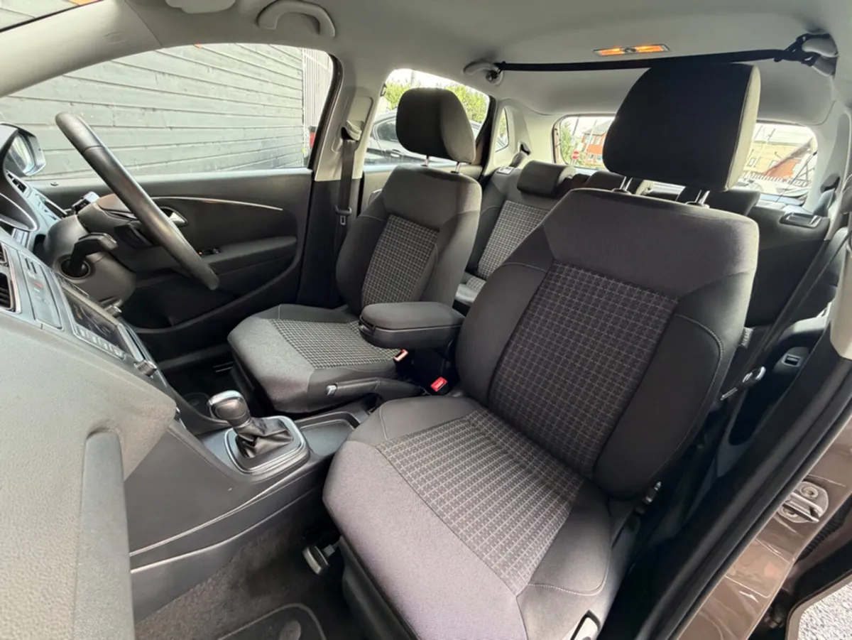 Volkswagen Polo Hatchback, Petrol, 2015, Brown