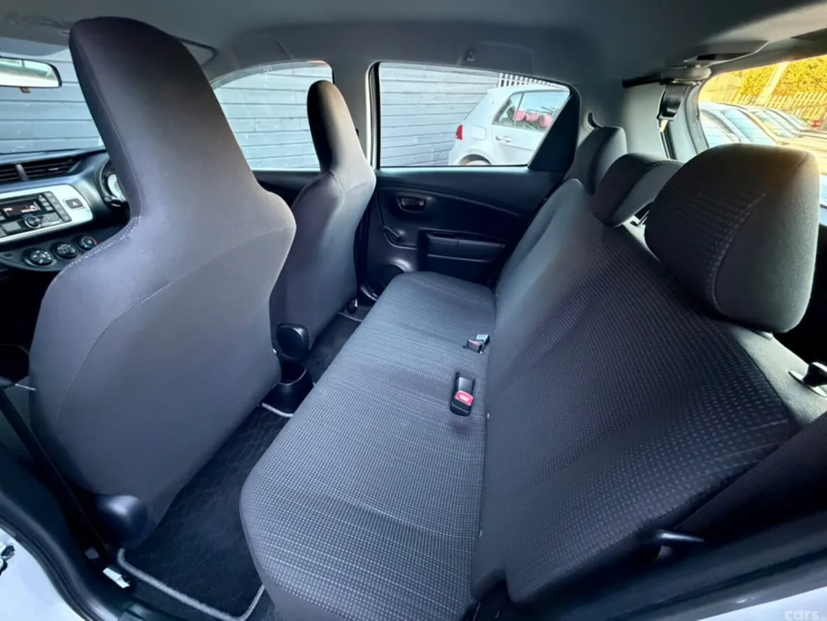Toyota Yaris Hatchback, Petrol, 2016, Silver