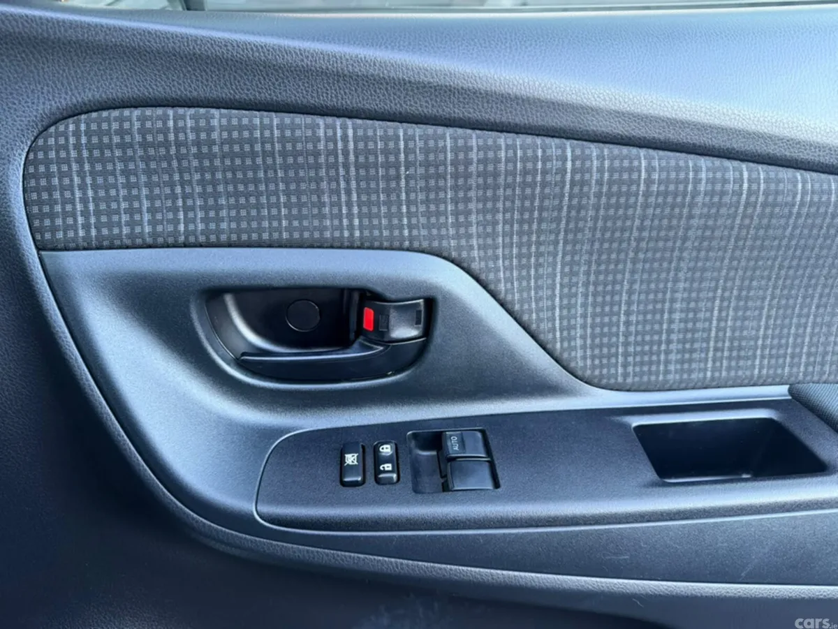Toyota Yaris Hatchback, Petrol, 2016, Silver