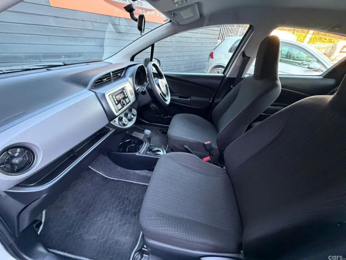 Toyota Yaris Hatchback, Petrol, 2016, Silver