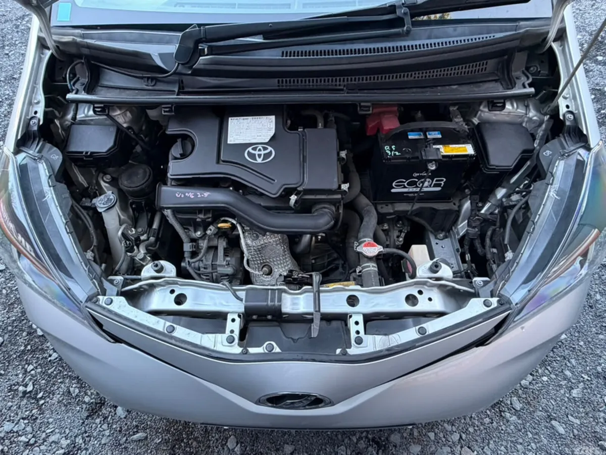 Toyota Yaris Hatchback, Petrol, 2016, Silver
