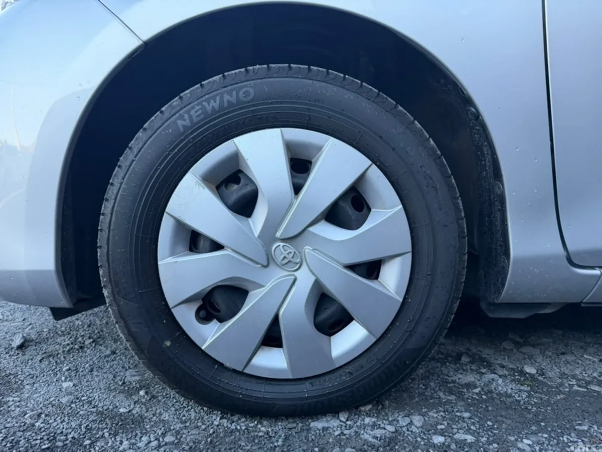 Toyota Yaris Hatchback, Petrol, 2016, Silver