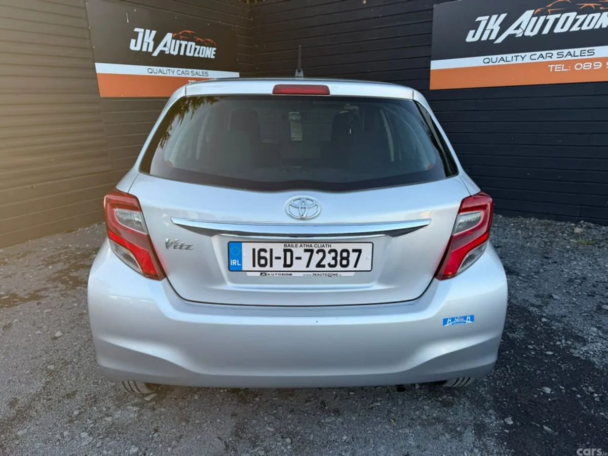 Toyota Yaris Hatchback, Petrol, 2016, Silver