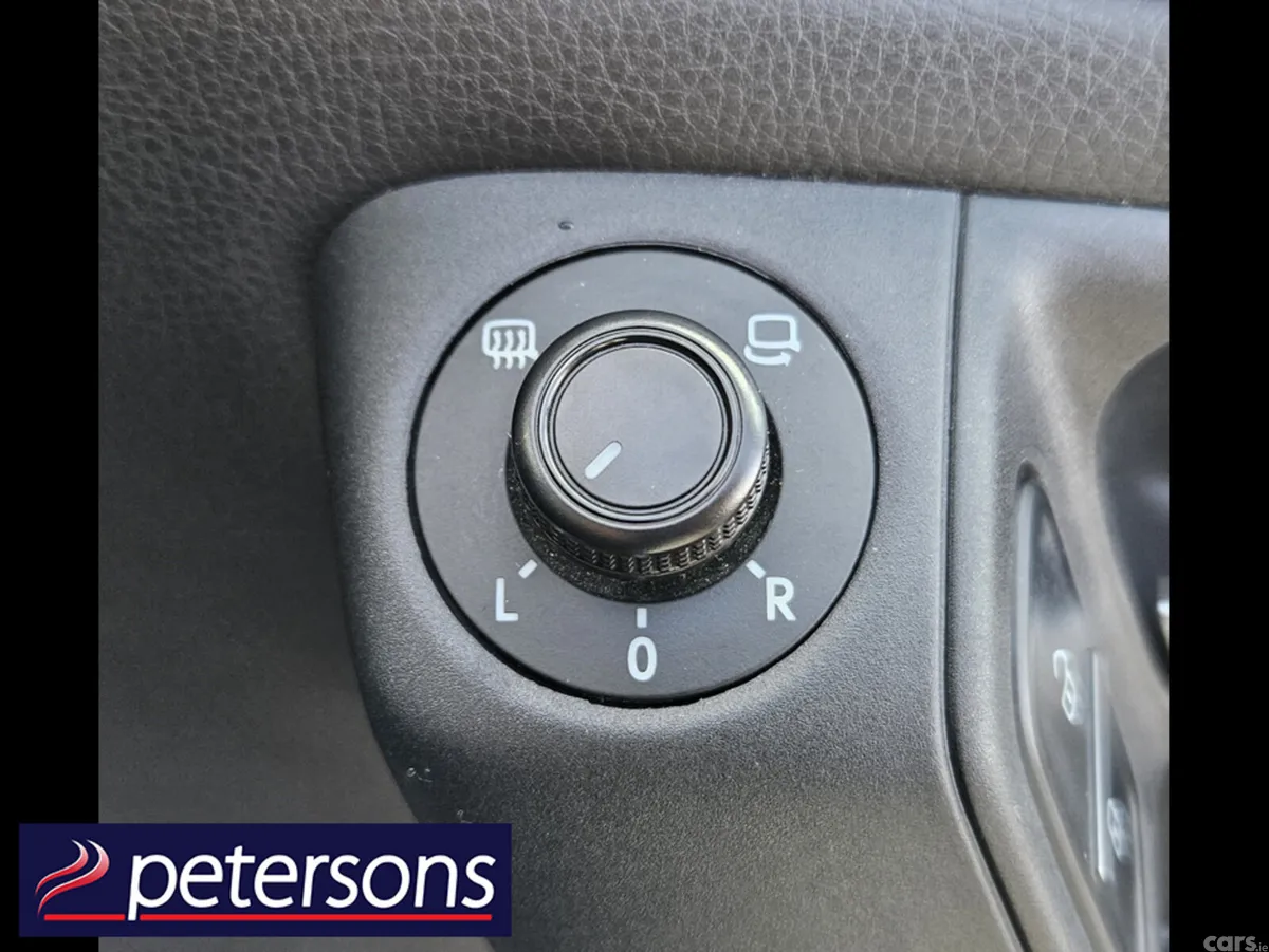 Volkswagen Polo Hatchback, Petrol, 2016, White