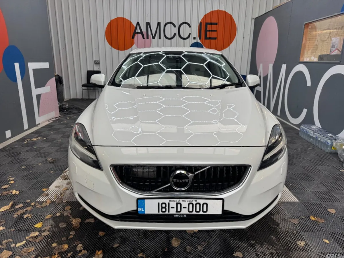 Volvo V40 Hatchback, Diesel, 2018, White