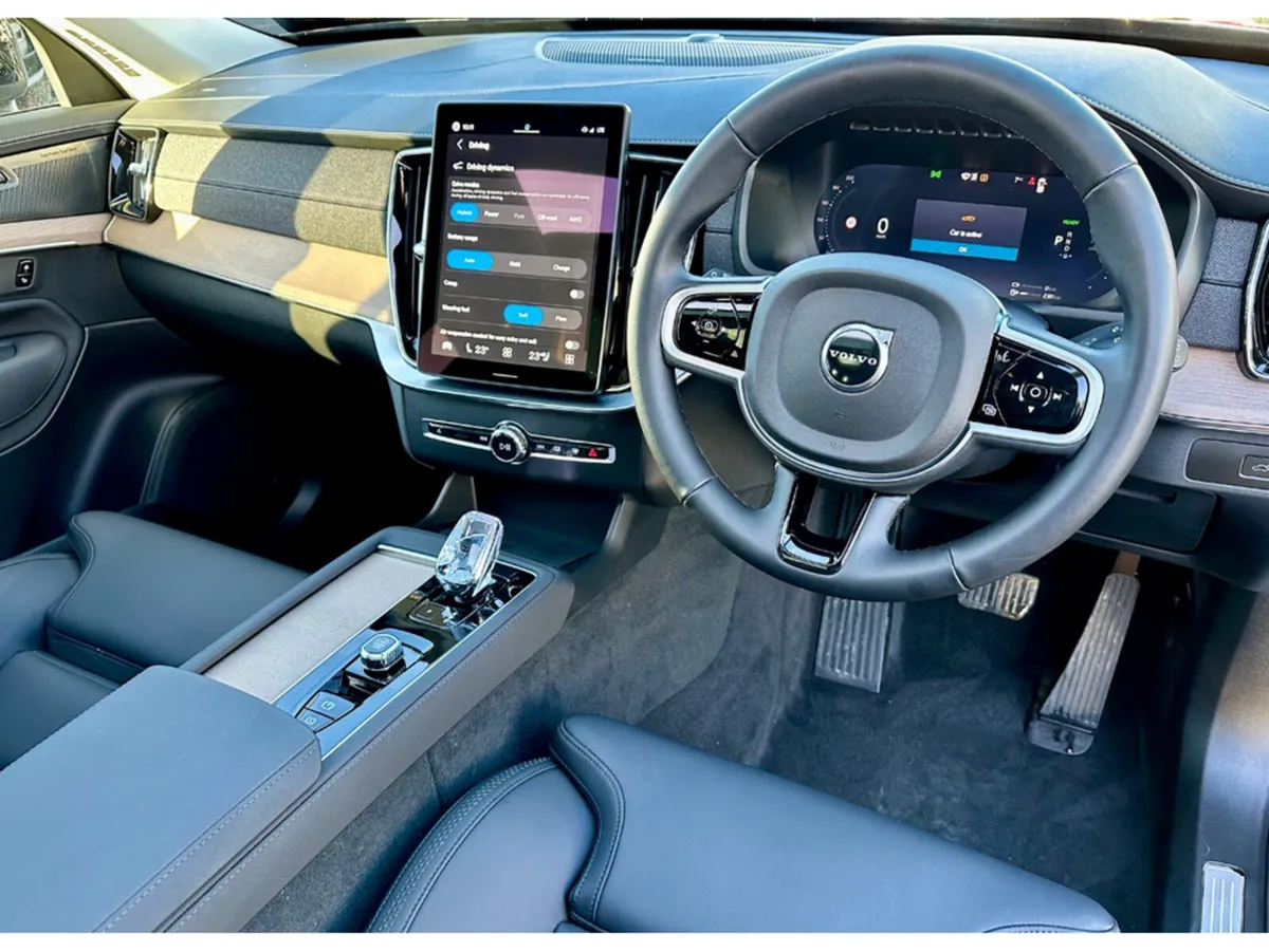 Volvo XC90 SUV, Petrol Plug-in Hybrid, 2025, Red