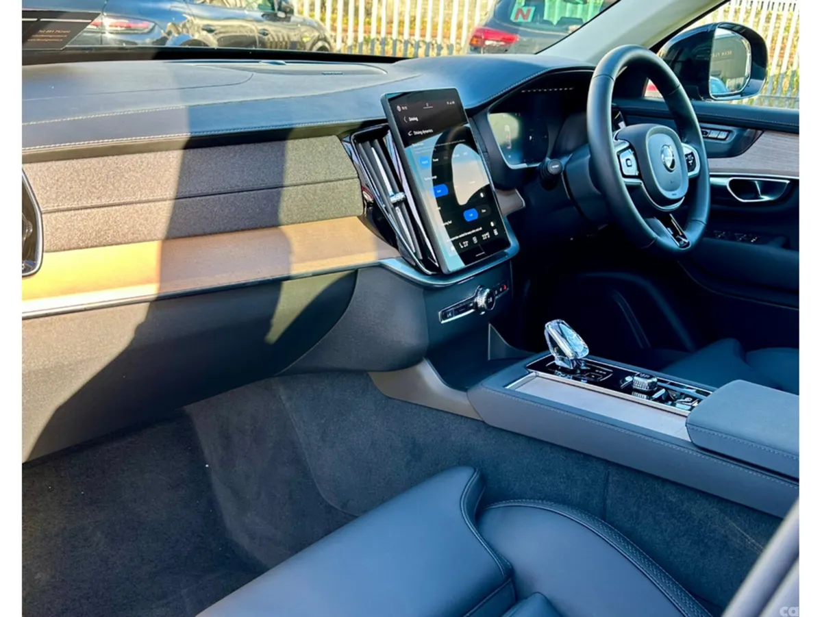 Volvo XC90 SUV, Petrol Plug-in Hybrid, 2025, Red