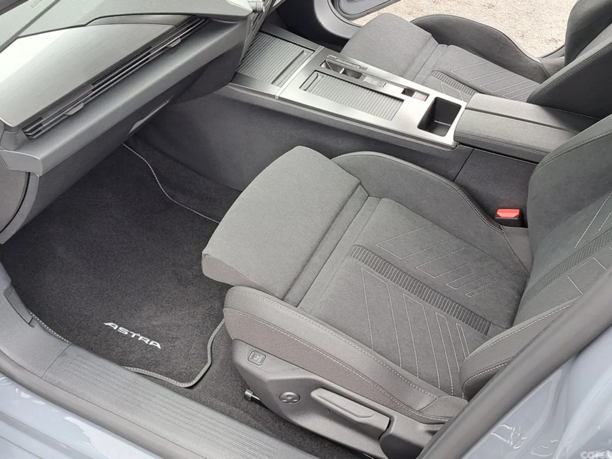 Opel Astra Hatchback, Petrol Hybrid, 2027, Grey
