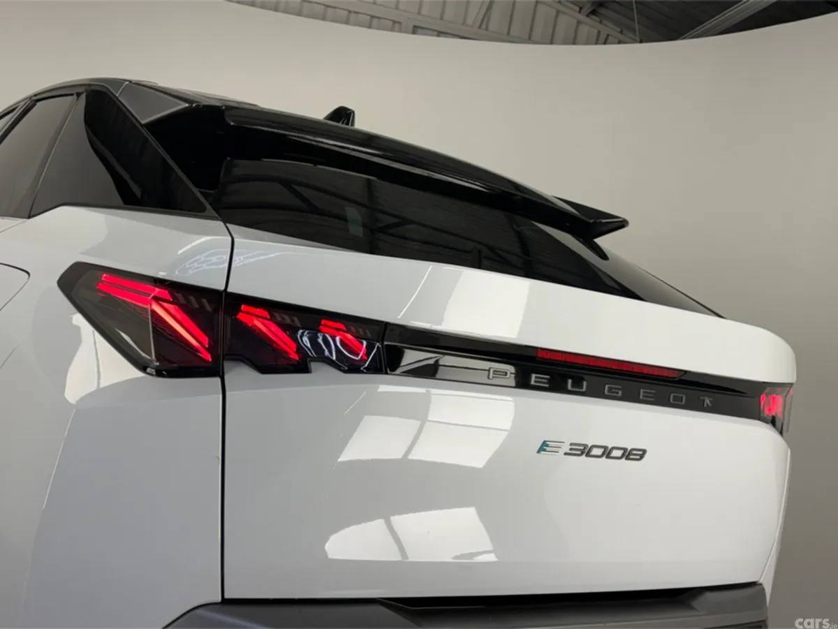 Peugeot 3008 MPV, Electric, 2025, White