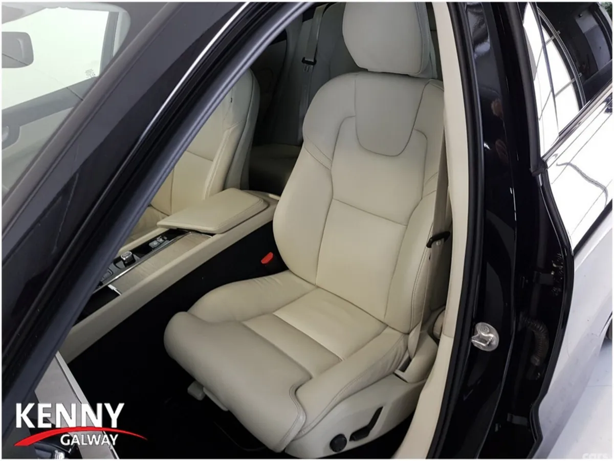 Volvo XC60 SUV, Petrol Plug-in Hybrid, 2024, Black