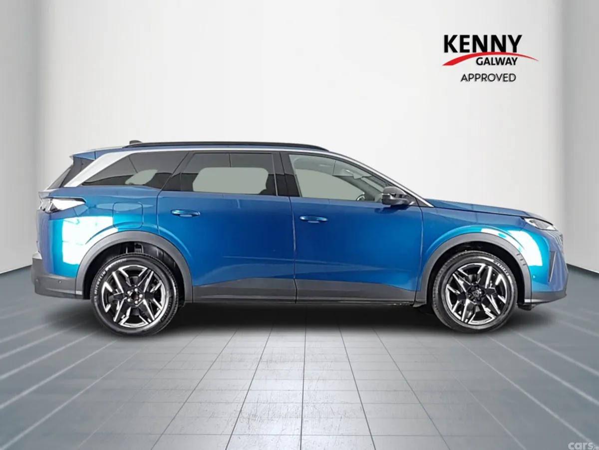 Peugeot 5008 MPV, Petrol, 2025, Blue