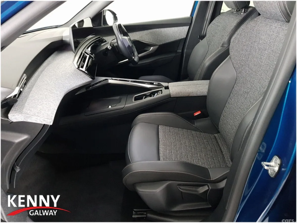 Peugeot 5008 MPV, Petrol, 2025, Blue