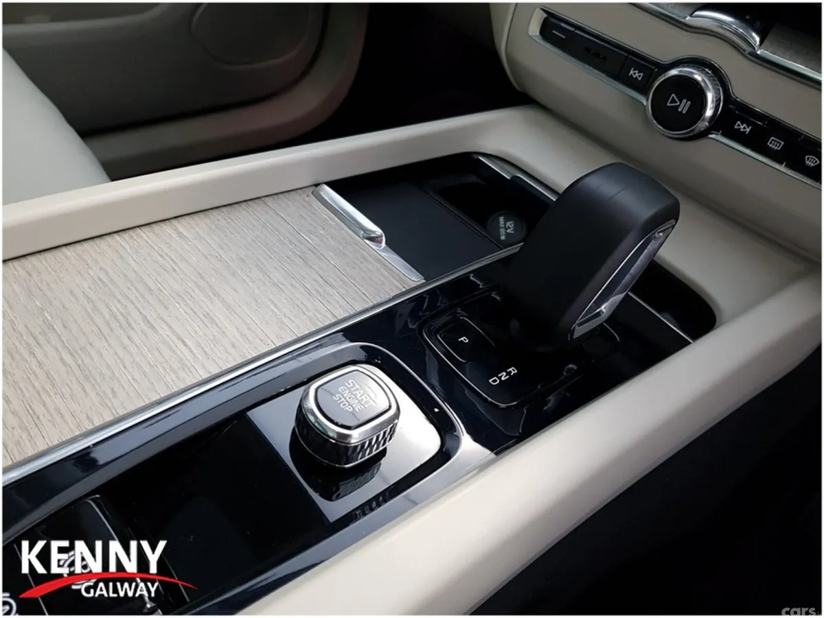 Volvo XC60 SUV, Petrol Plug-in Hybrid, 2024, Black