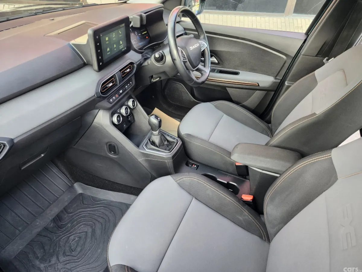 Dacia Jogger MPV, Petrol, 2024, Green