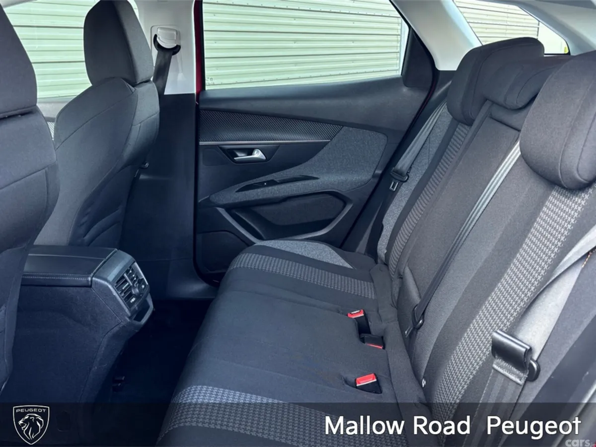 Peugeot 3008 MPV, Petrol, 2018, Red
