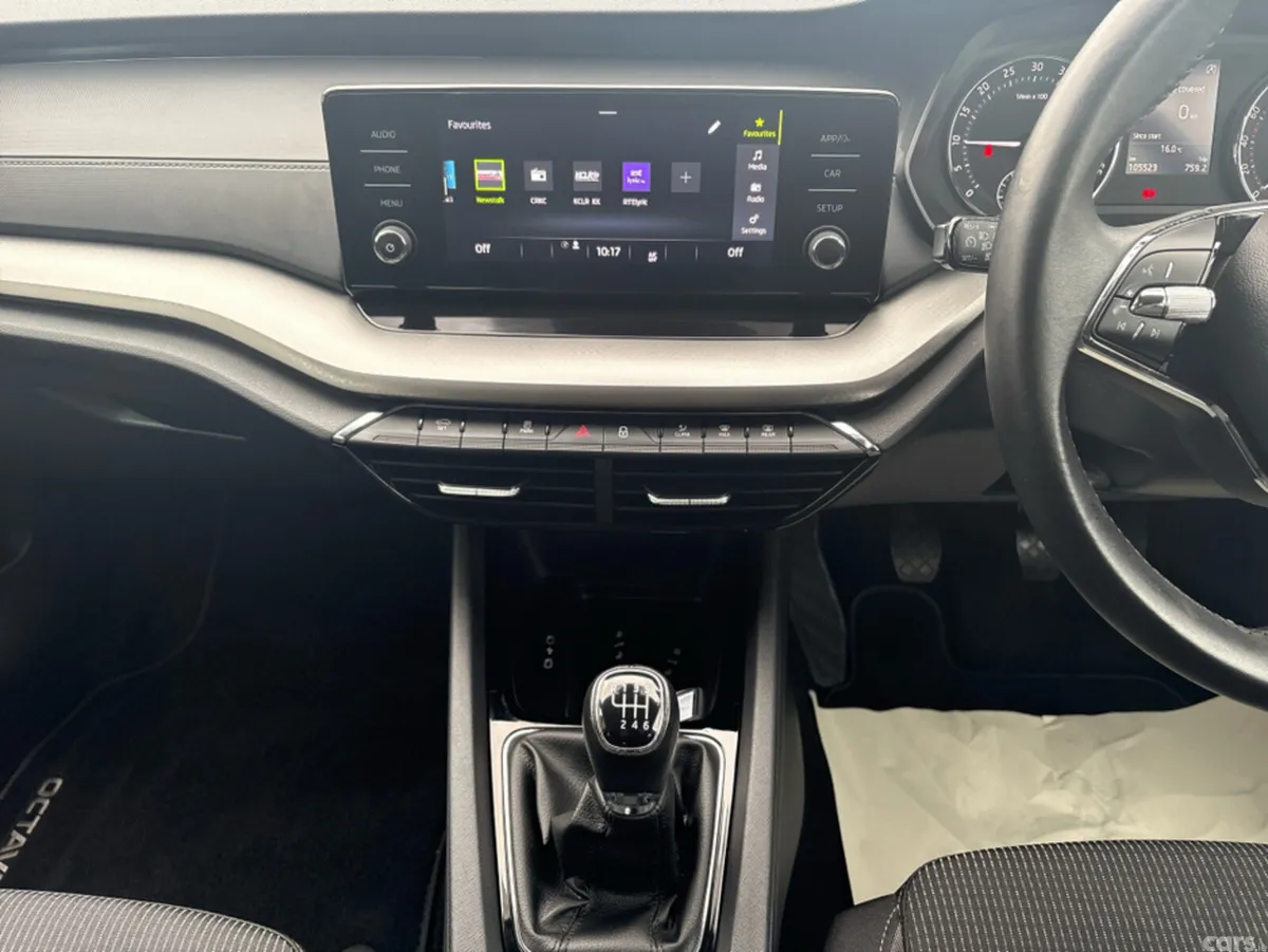 Skoda Octavia Saloon, Diesel, 2024, Blue