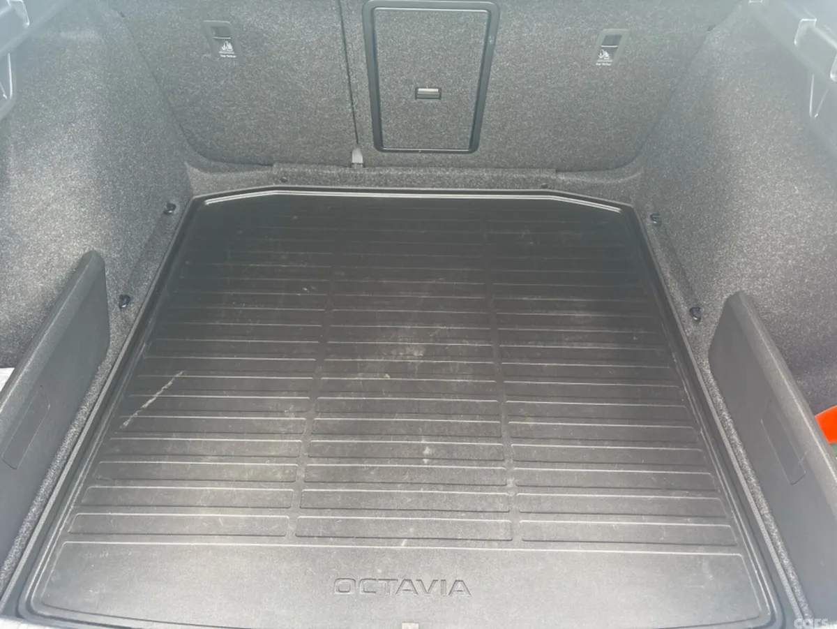 Skoda Octavia Saloon, Diesel, 2024, Blue
